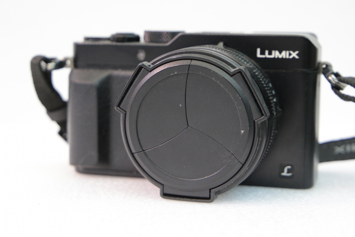 Lumix DMC LX100 Descriptifs: 
Lumix DMC LX100
Compact
Objectif: 24mm-75mm
qualité 4K
Couleur dominante du boitier: noir
Etat général: impeccable, en état de marche
Prix : 480€ ( + prix du transport)