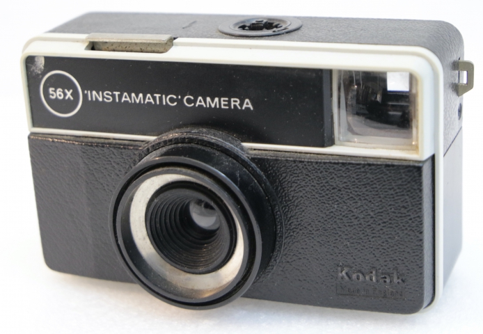 61: Kodak Instamatic 56X Descriptifs:
Kodak Instamatic 56X
compact
modèle de couleur noir
Objectif: FF 43mm
état général: impeccable, vendu sans son flash (Magicube), en état de marche
Prix : 15 € ( + prix du transport)