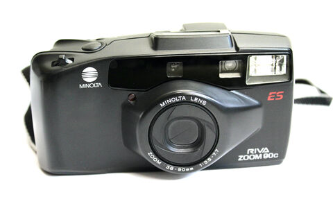 33: Minolta Riva Zoom 90c Descriptif:
Minolta Riva Zoom 90c
Compact 
Objectif: 38mm - 90mm
Etat général: excellent, en état de marche
Prix : 50€ ( + prix du transport)