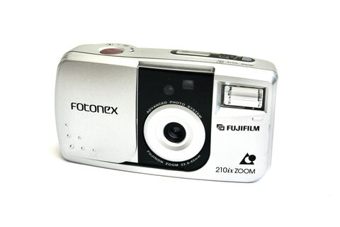 43: Fotonex 210ix ZOOM Descriptif:
Marque: Fujifilm
Fotonex 210ix ZOOM
Compact 
Etat général: excellent, en état de marche
Prix : 20€ ( + prix du transport)