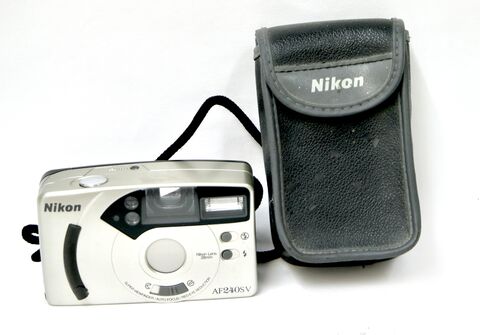 10: Nikon AF240SV Descriptif:
Nikon AF240SV
Compact 
Etat général: excellent, en état de marche
Prix : 39 € ( + prix du transport)