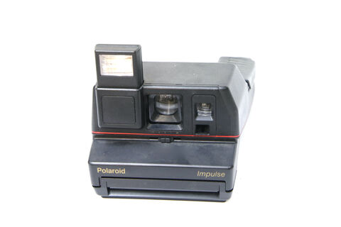 4: Polaroid Impulse Descriptifs: 
Polaroid Impulse
instantané
film: polaroid 600 plus
état général: correct en état de marche
Prix : 30 € ( + prix du transport)