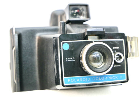 14: Polaroid colorpack II Descriptifs:
Polaroid colorpack II
instantané
film: Fujifilm FP 100-C
modèle de couleur noir
état général: très correct, en état de marche
Prix : 25 € ( + prix du transport)